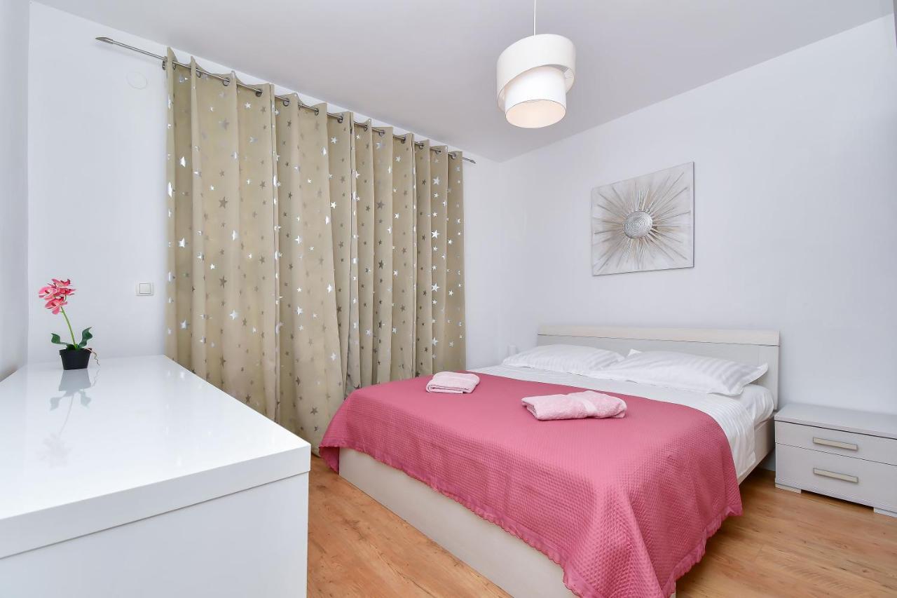 Apartment Ela Omiš Buitenkant foto