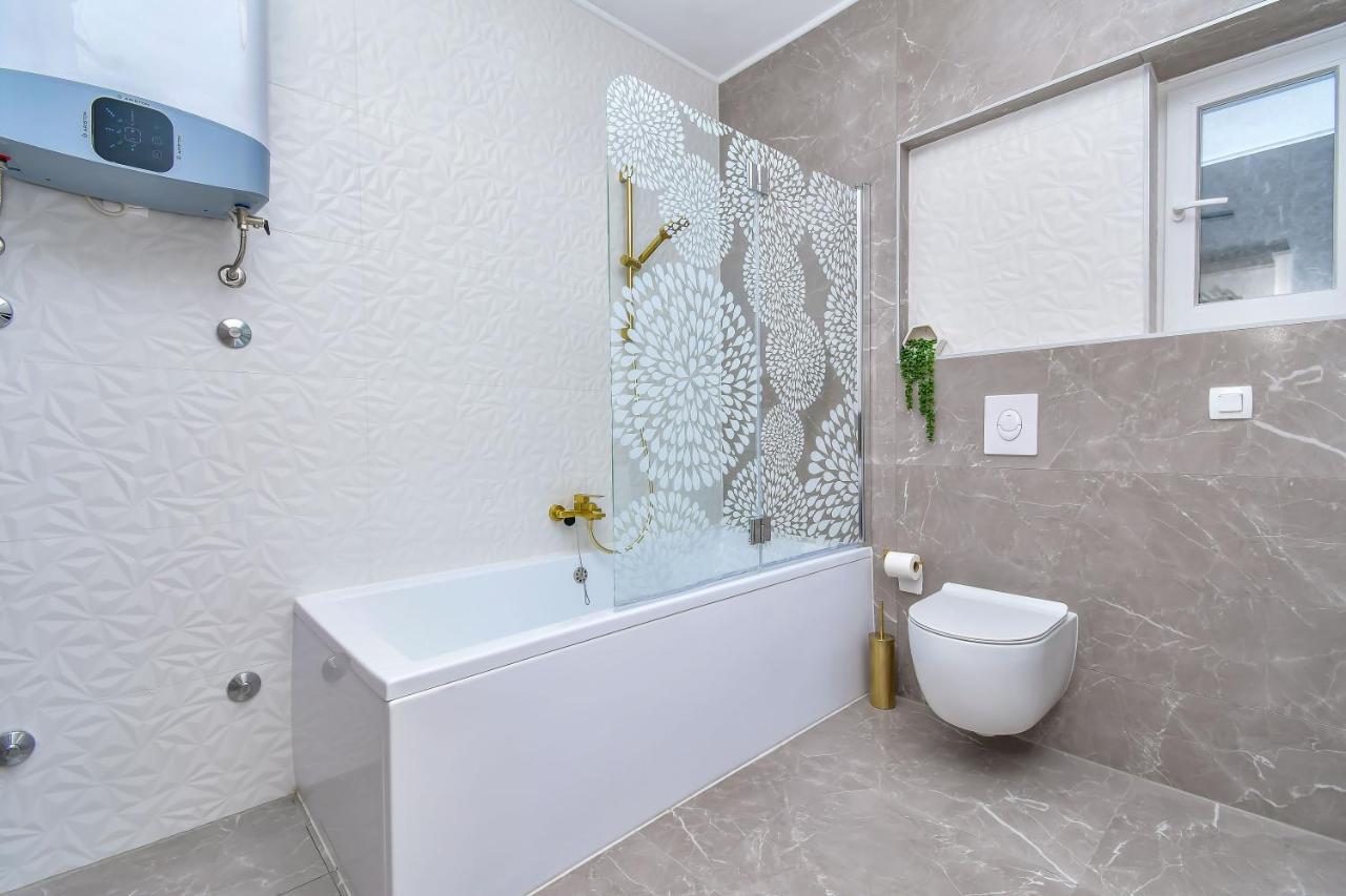 Apartment Ela Omiš Buitenkant foto
