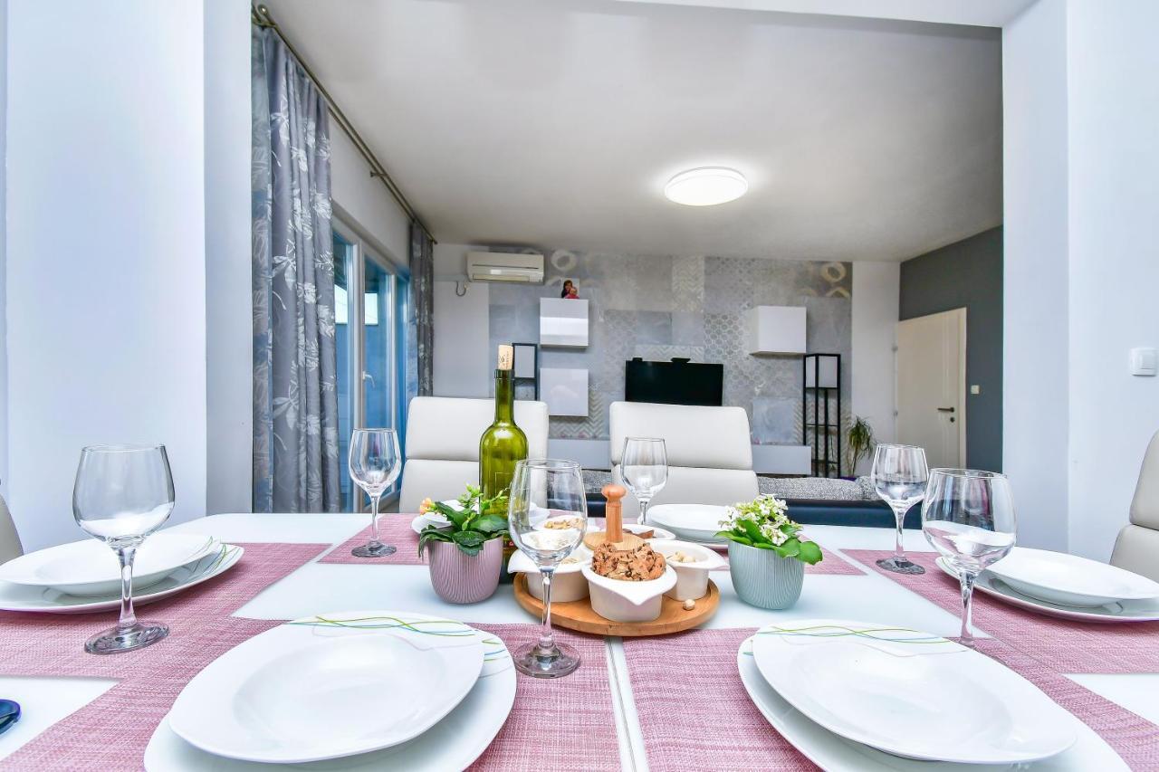 Apartment Ela Omiš Buitenkant foto