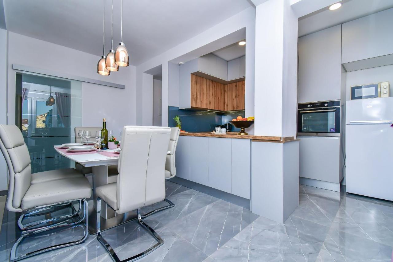 Apartment Ela Omiš Buitenkant foto