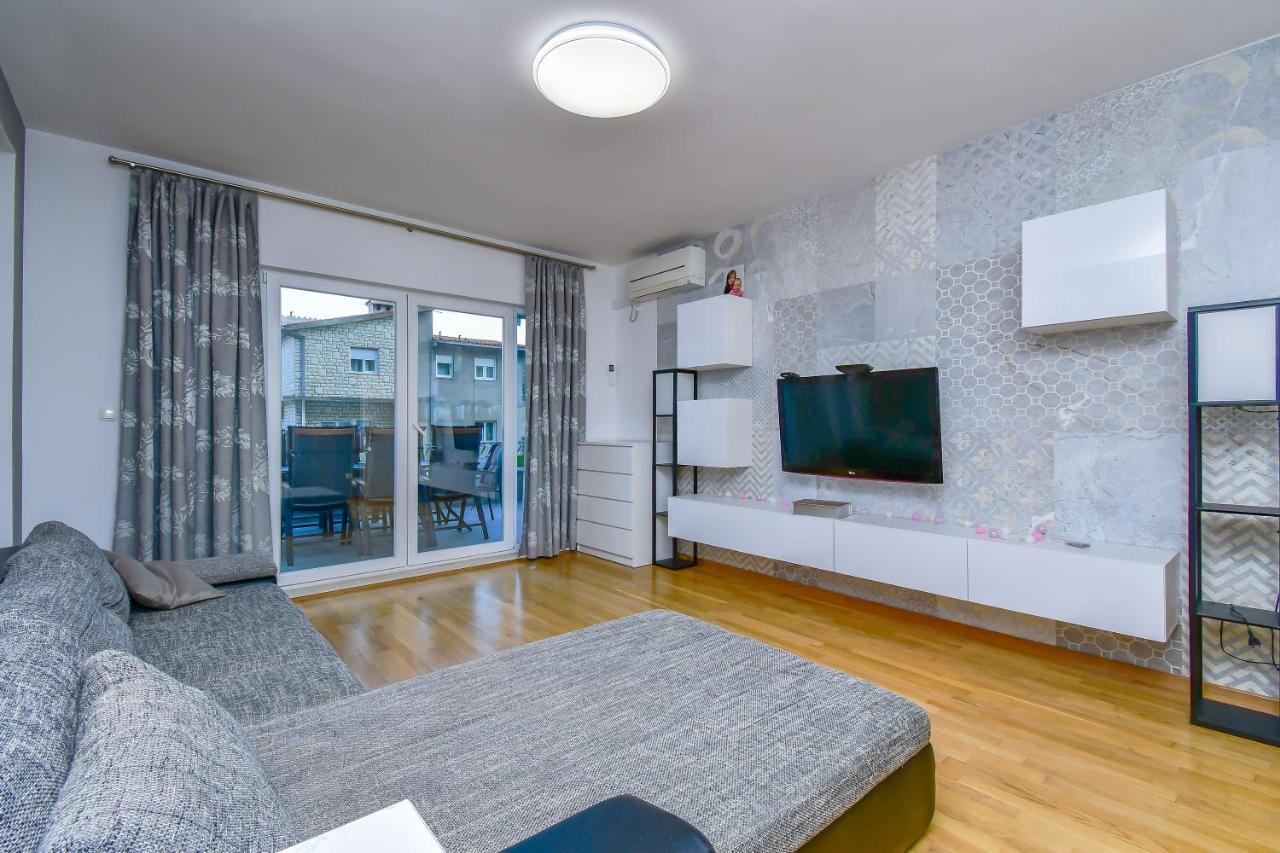 Apartment Ela Omiš Buitenkant foto