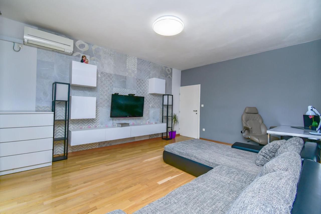 Apartment Ela Omiš Buitenkant foto